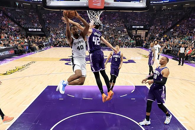 马刺大胜国王巴恩斯复出16+4+3助助队取3连胜