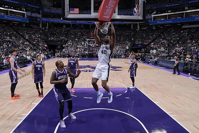 马刺大胜国王巴恩斯复出16+4+3助助队取3连胜