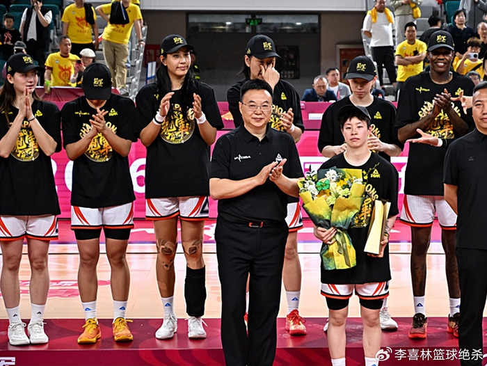 李缘总决赛G5两记三分锁定胜局 获得MVP