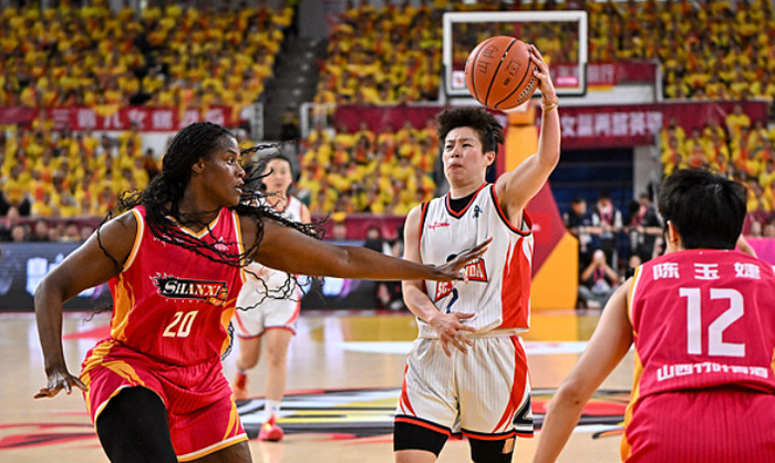 李缘总决赛G5两记三分锁定胜局 获得MVP