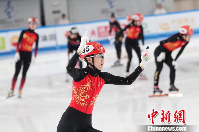 黑龙江队摘得十四冬短道速滑女子3000米接力金牌